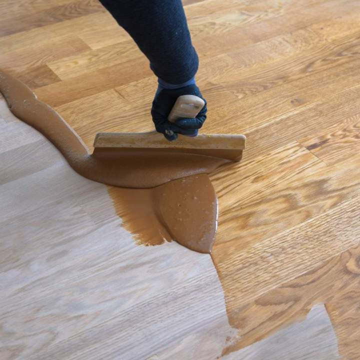 Whether your floor is pre-varnished, unfinished, 100 years old or more recent, we can guarantee a flawless stain finish. We are fully equipped and leave no stone unturned.